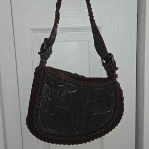 Preowned oyster shoulder Fendi bag